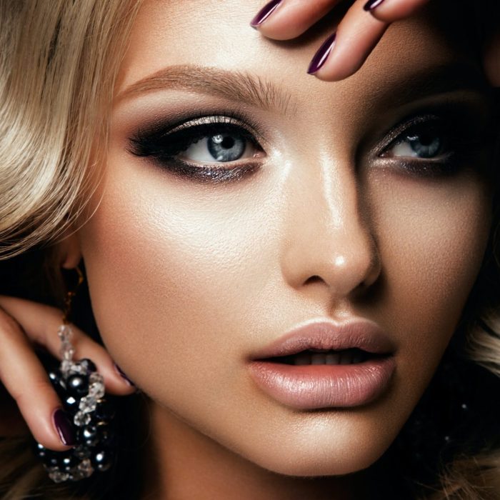 beautyful-girl-with-bright-make-up.jpg